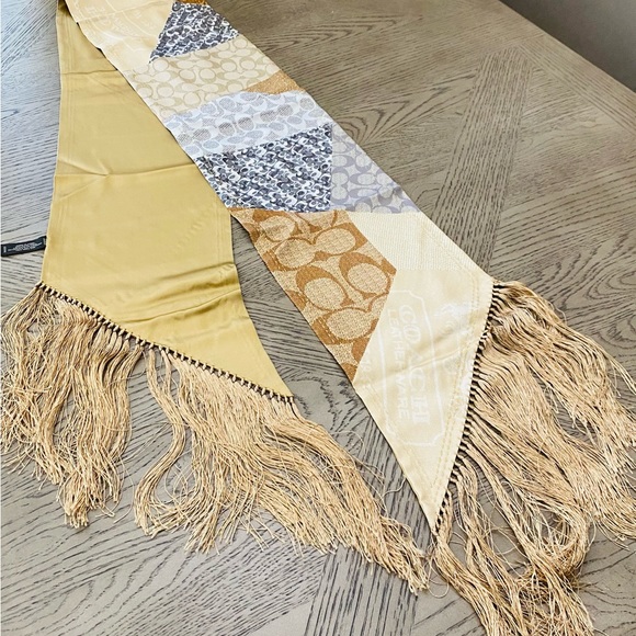 Coach Signature Long Scarf - Picture 5 of 9